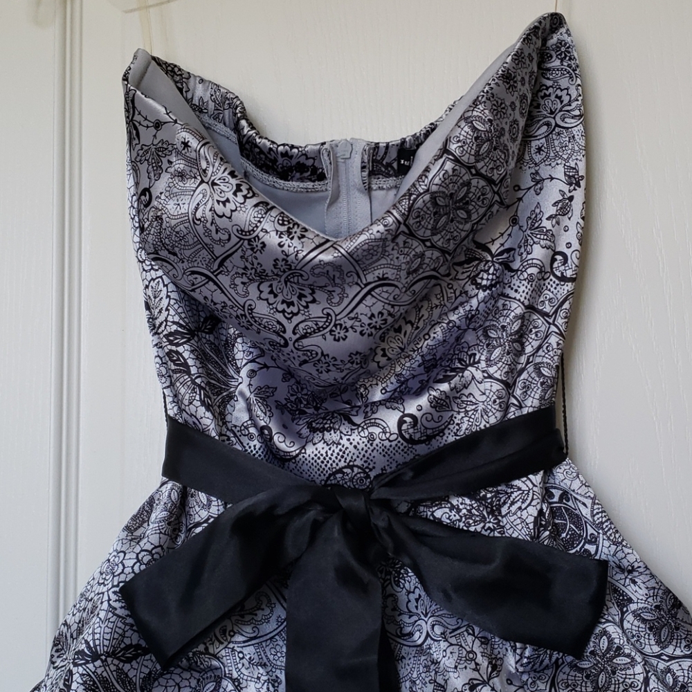 Dress - Picture 2 of 4